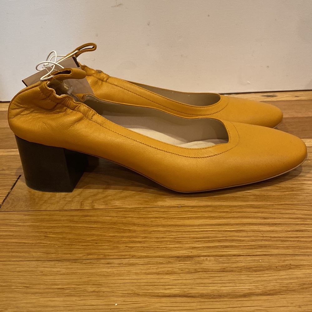 EVERLANE • NEW THE ITALIAN LEATHER DAY HEEL IN COGNAC SIZE 7 - Picture 4 of 5